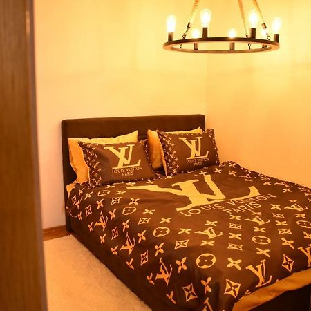 Naumovski Apartments スコピエ エクステリア 写真
